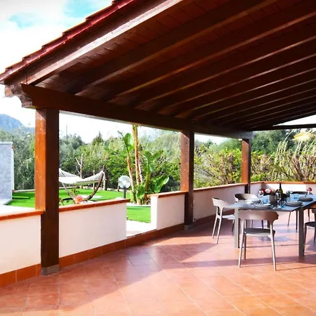 Clara Villa *